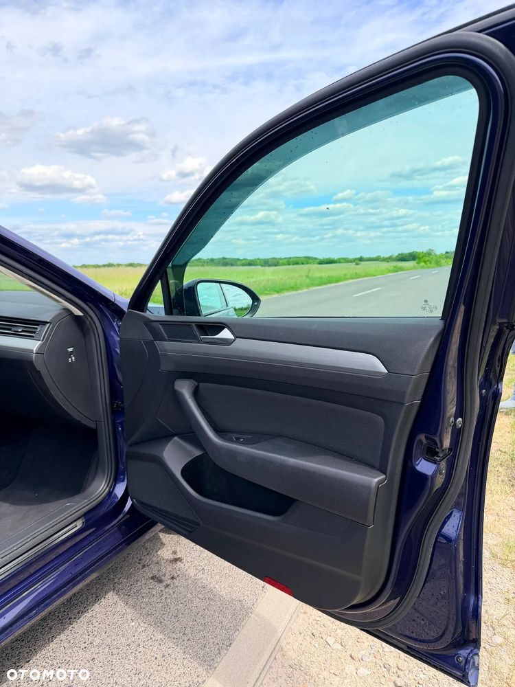 Volkswagen Passat - 14
