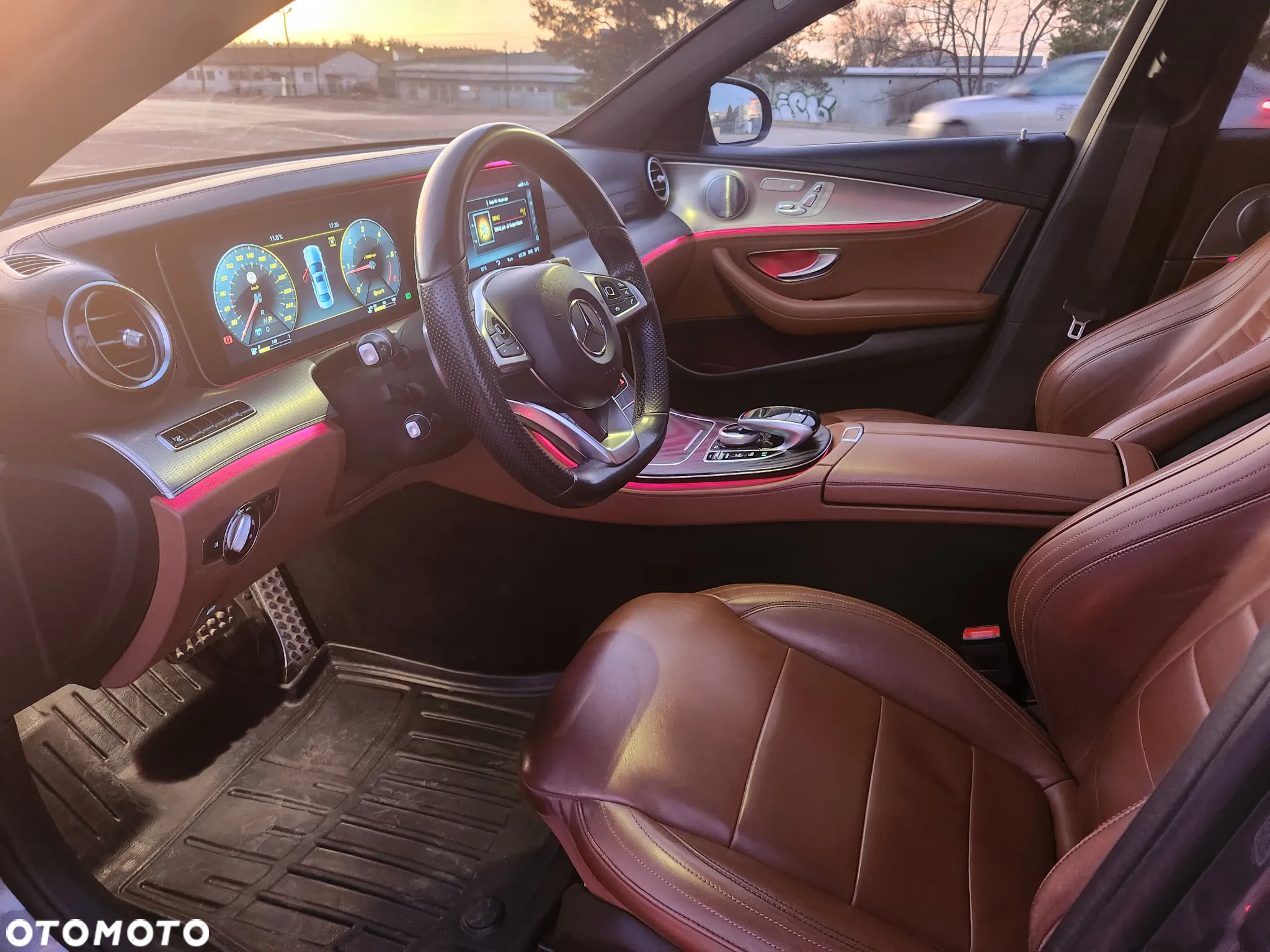 Mercedes-Benz Klasa E 220 d 9G-TRONIC AMG Line - 23