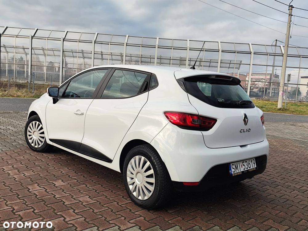 Renault Clio 1.2 16V 75 Expression - 9