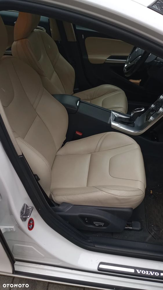 Volvo S60 T5 Drive-E Dynamic Edition (Kinetic) - 10