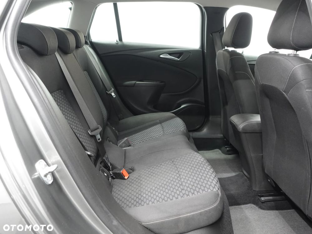 Opel Astra Sports Tourer Edition - 24