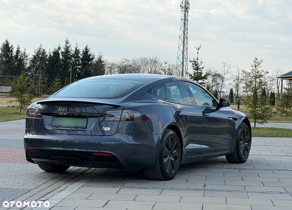 Tesla Model S - 5