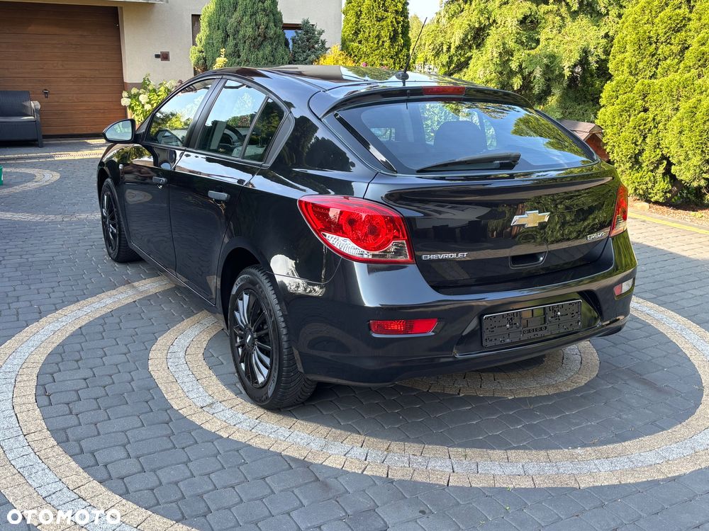 Chevrolet Cruze 1.6 LS - 18