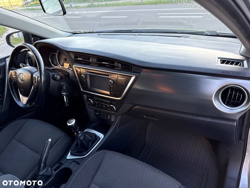 Toyota Auris 1.6 Executive - 16