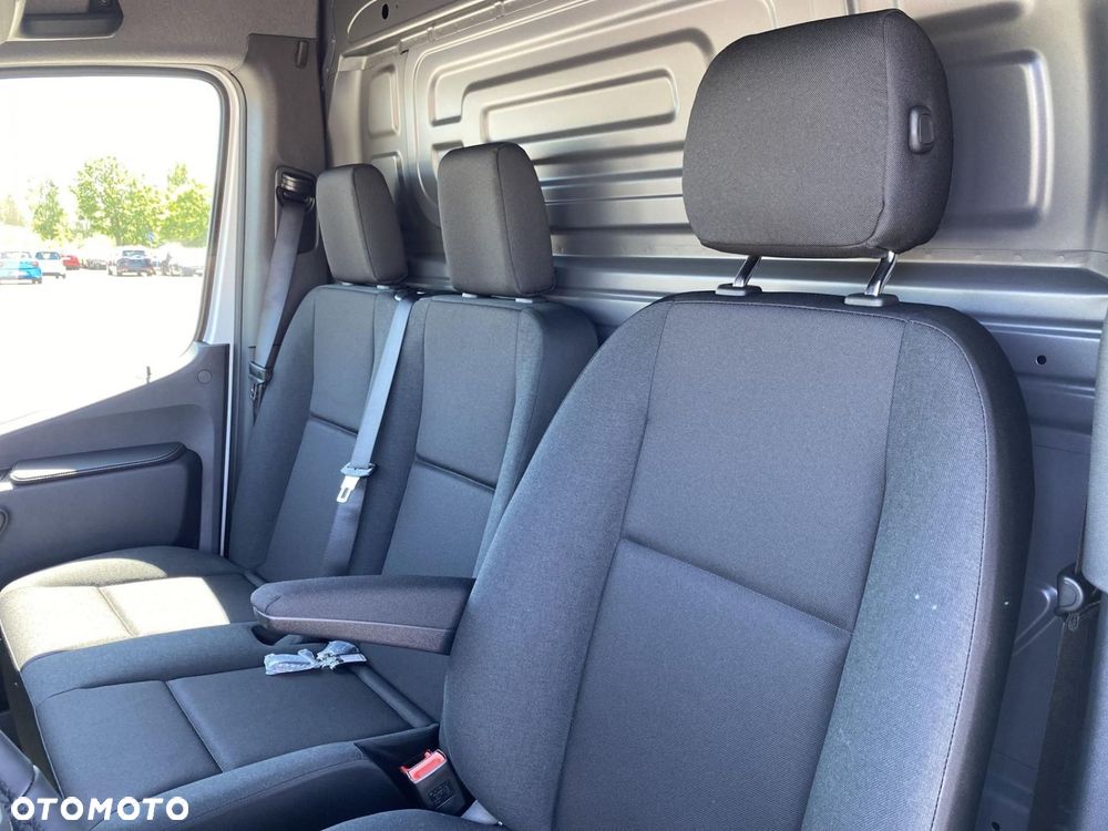 Mercedes-Benz Sprinter - 12