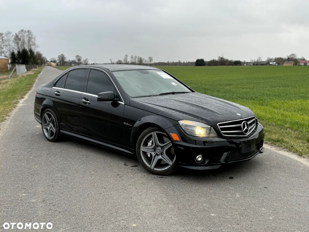 Mercedes-Benz Klasa C 63 AMG - 28