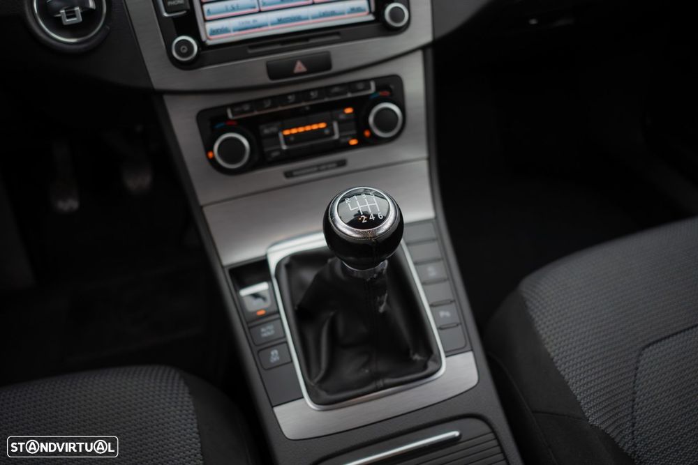 VW Passat 1.6 TDI Confortline BM - 28