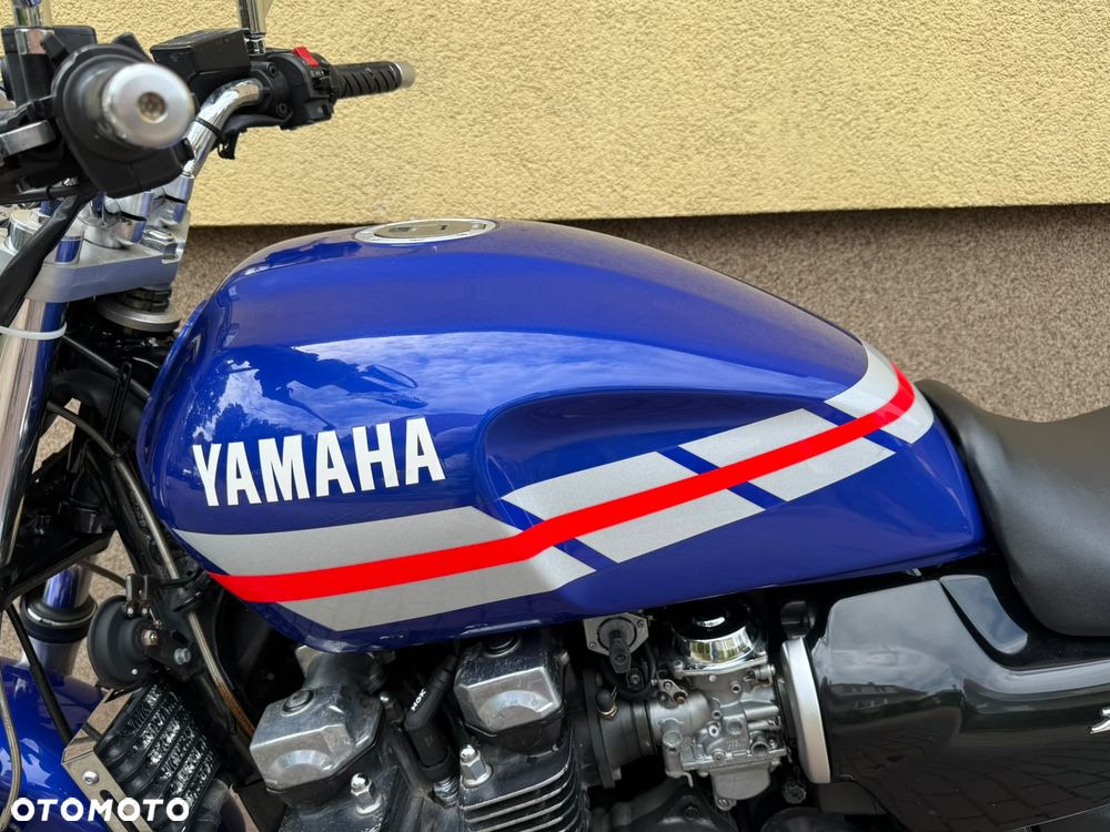 Yamaha XJR - 18