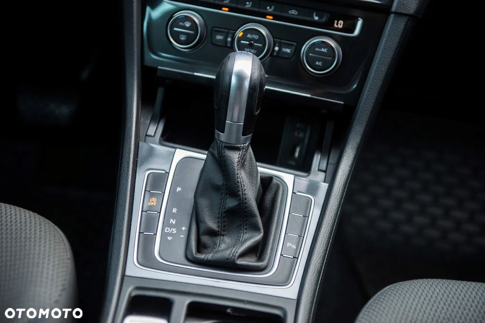 Volkswagen Golf - 14