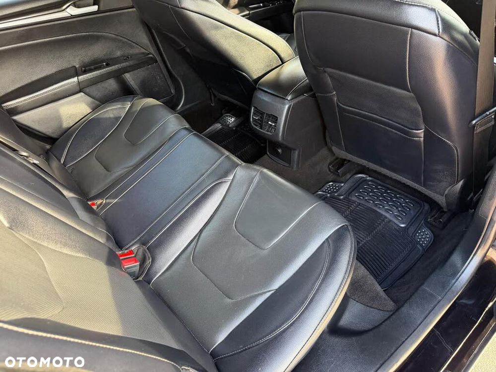 Ford Fusion - 12