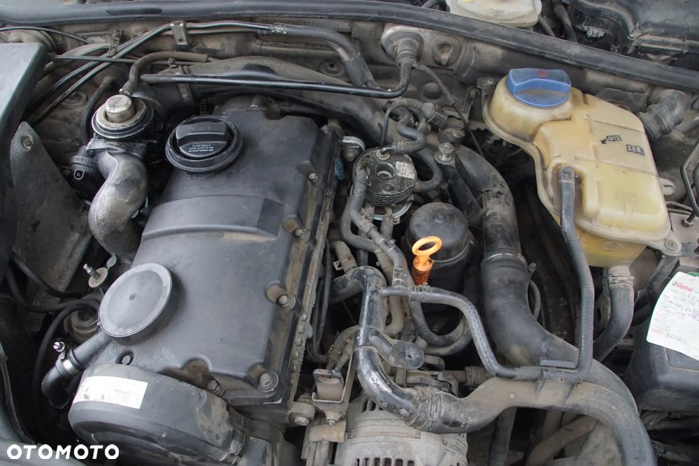Auto na części - Volkswagen Passat B5 1.9 TDI 115 KM AJM DUK LB7Z 2000R Silnik Skrzynia Drzwi Maska Błotnik Klapa Zderzak Lampa Lusterko Klamka Szyba Deska Kokpit Sterownik Moduł Czujnik Licznik Panel Kierownica - 18