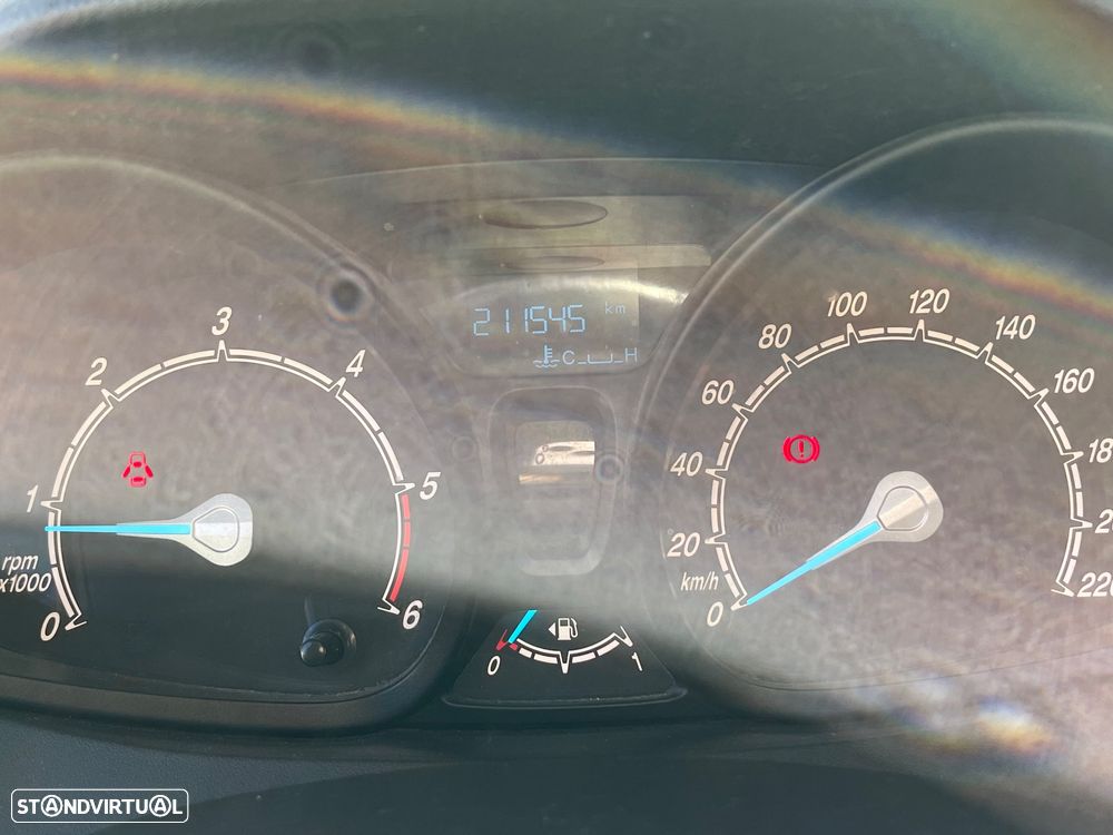 Ford Transit Courier - 29