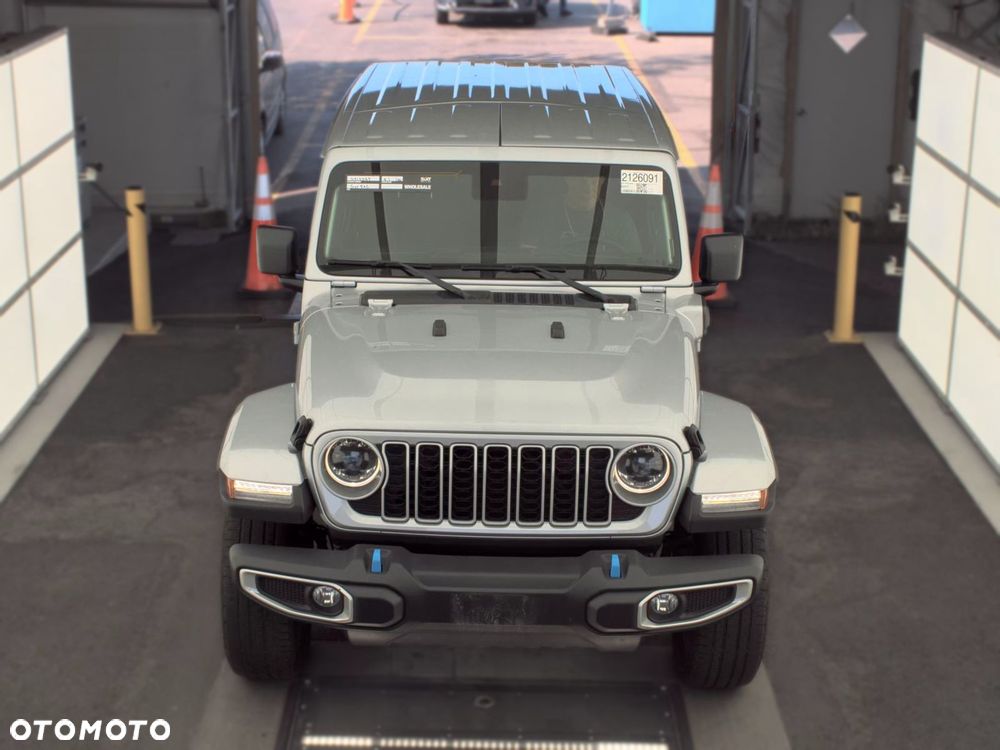 Jeep Wrangler - 4