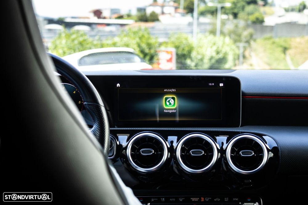 Mercedes-Benz A 180 d AMG Line - 38