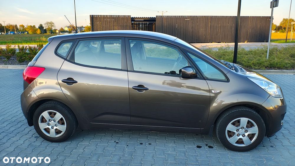 Kia Venga - 8