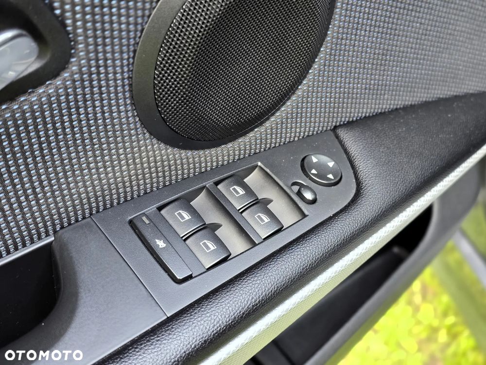 BMW Seria 3 320d Efficient Dynamics Sport Line - 30
