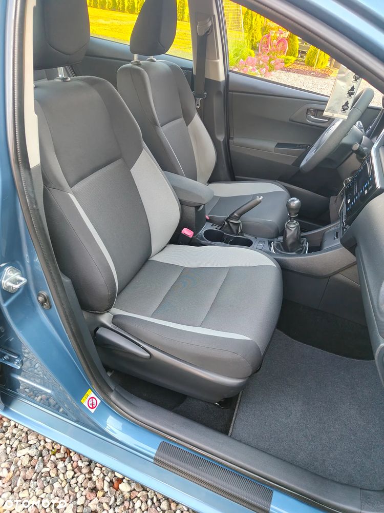 Toyota Auris 1.33 Dual-VVT-i - 10