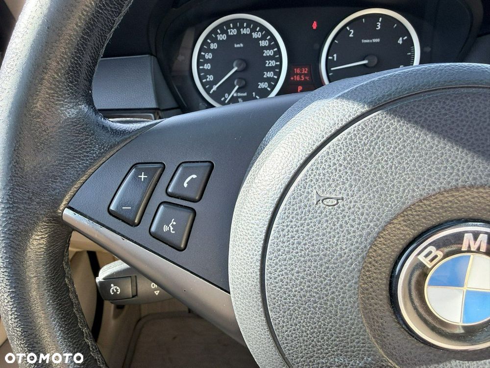 BMW Seria 5 525d - 25
