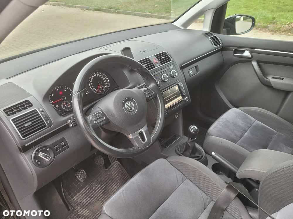 Volkswagen Touran - 15