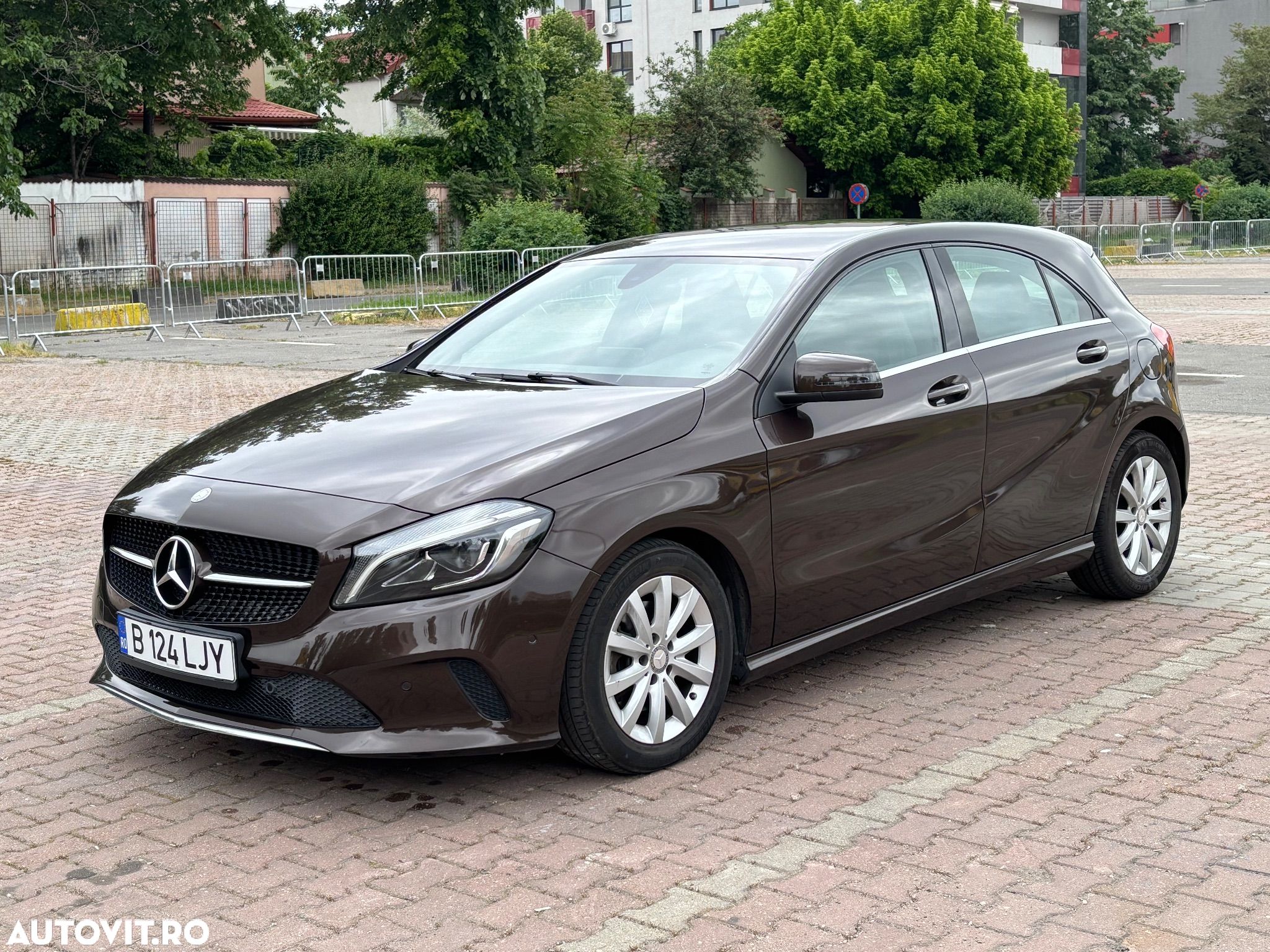 Mercedes-Benz A 180 (BlueEFFICIENCY) - 1