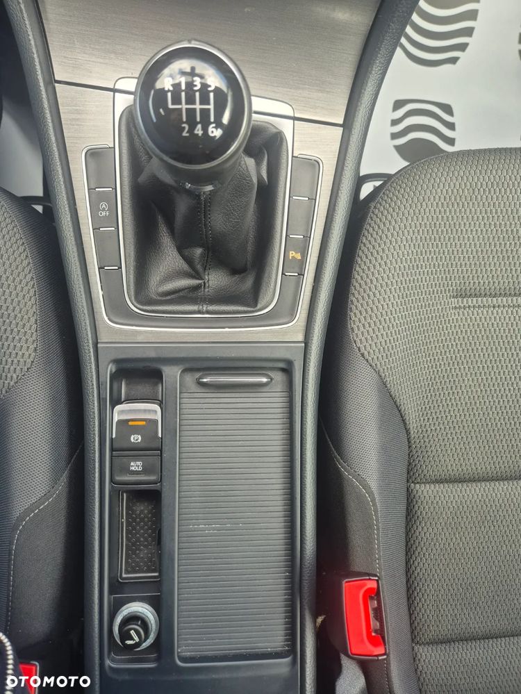 Volkswagen Golf 2.0 TDI SCR Comfortline - 20