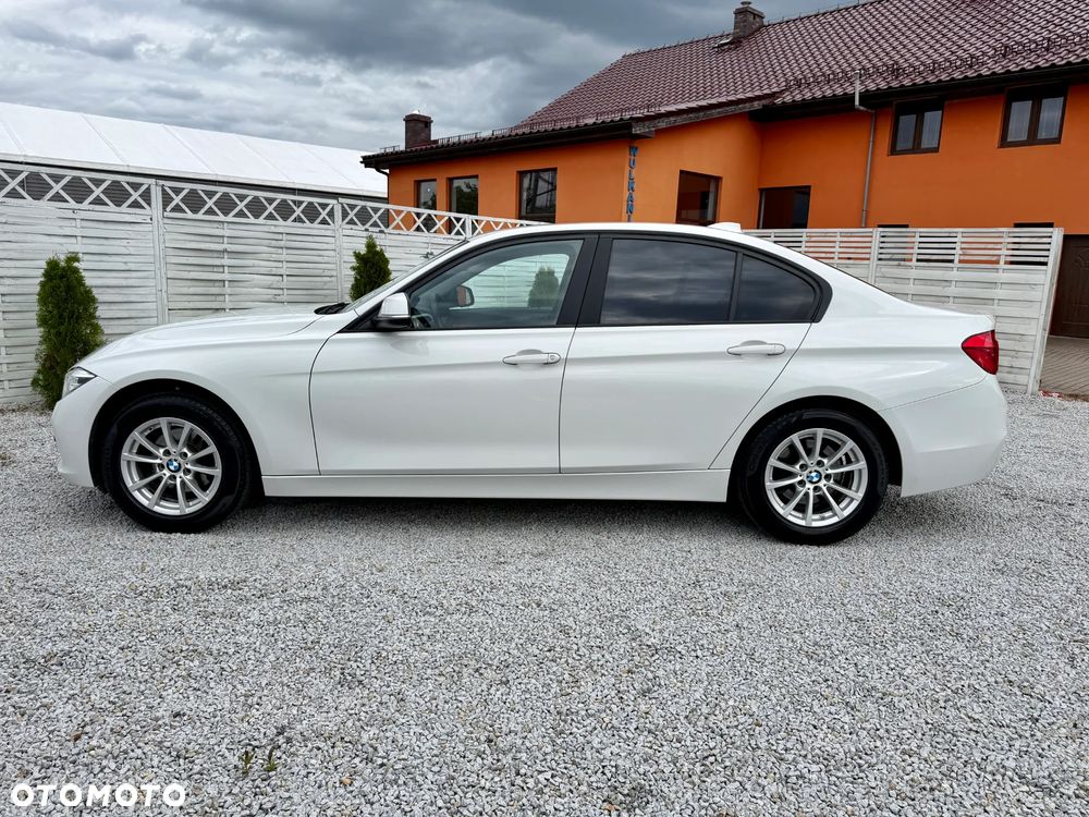 BMW Seria 3 318i - 23