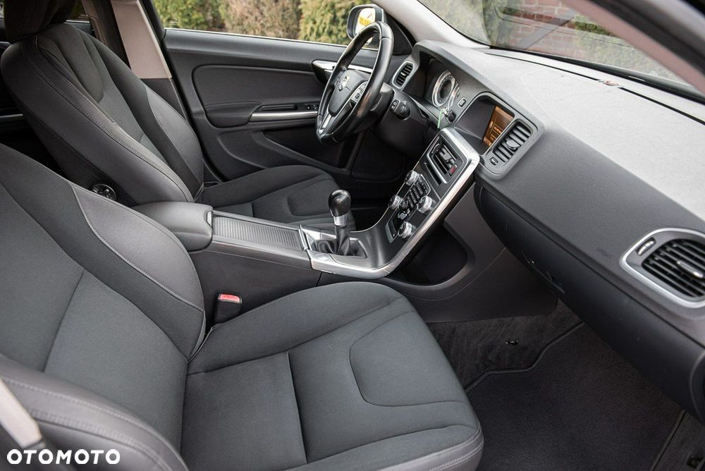 Volvo V60 D4 R-Design Momentum - 9