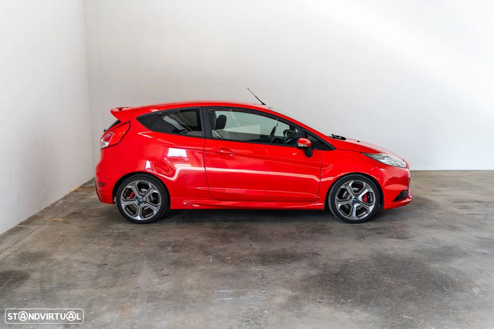 Ford Fiesta 1.6 EcoBoost c/ Pack Pele Desportiva ST - 40