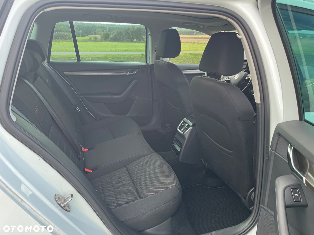 Skoda Octavia Combi 2.0 TDI 4x4 DSG Scout - 15
