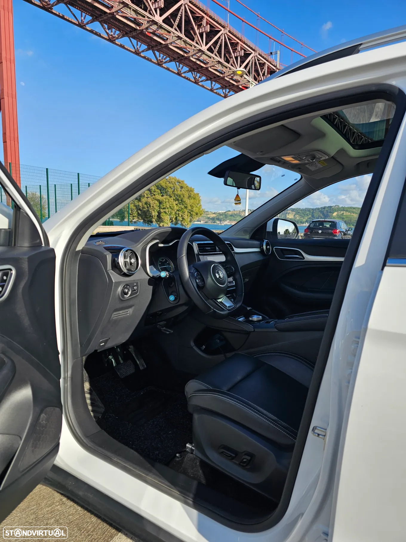 MG ZS EV 44.5 kWh Luxury - 12