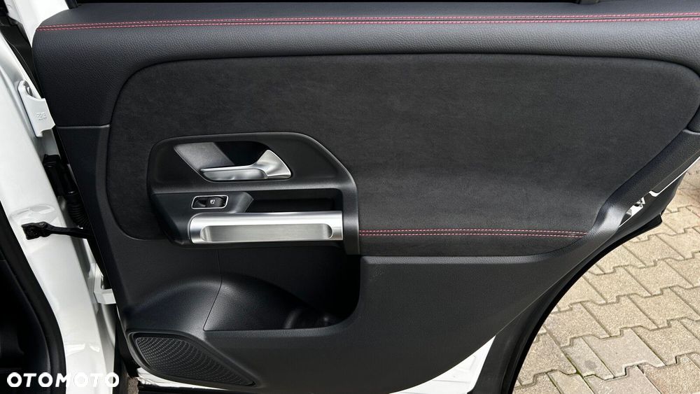 Mercedes-Benz GLB 200 d AMG Line 8G-DCT - 18