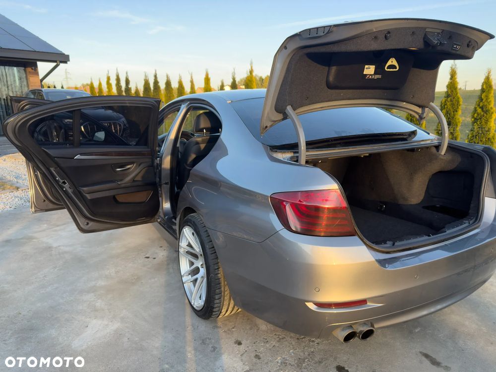 BMW Seria 5 528i xDrive Sport-Aut Luxury Line - 11