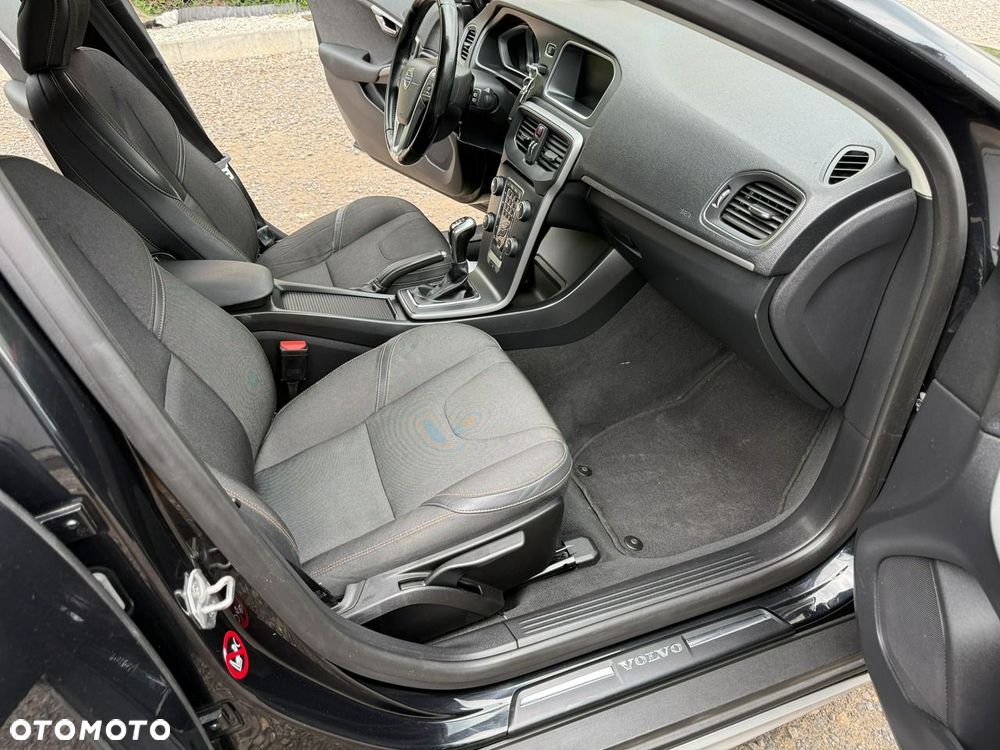 Volvo V40 Cross Country - 13
