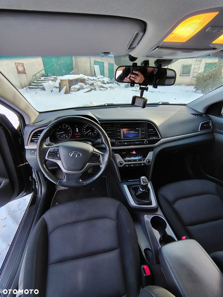 Hyundai Elantra 1.6 Comfort - 8