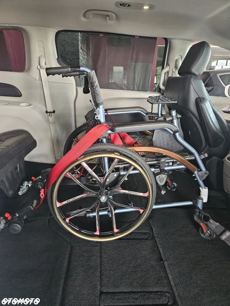 Chrysler Pacifica - 10