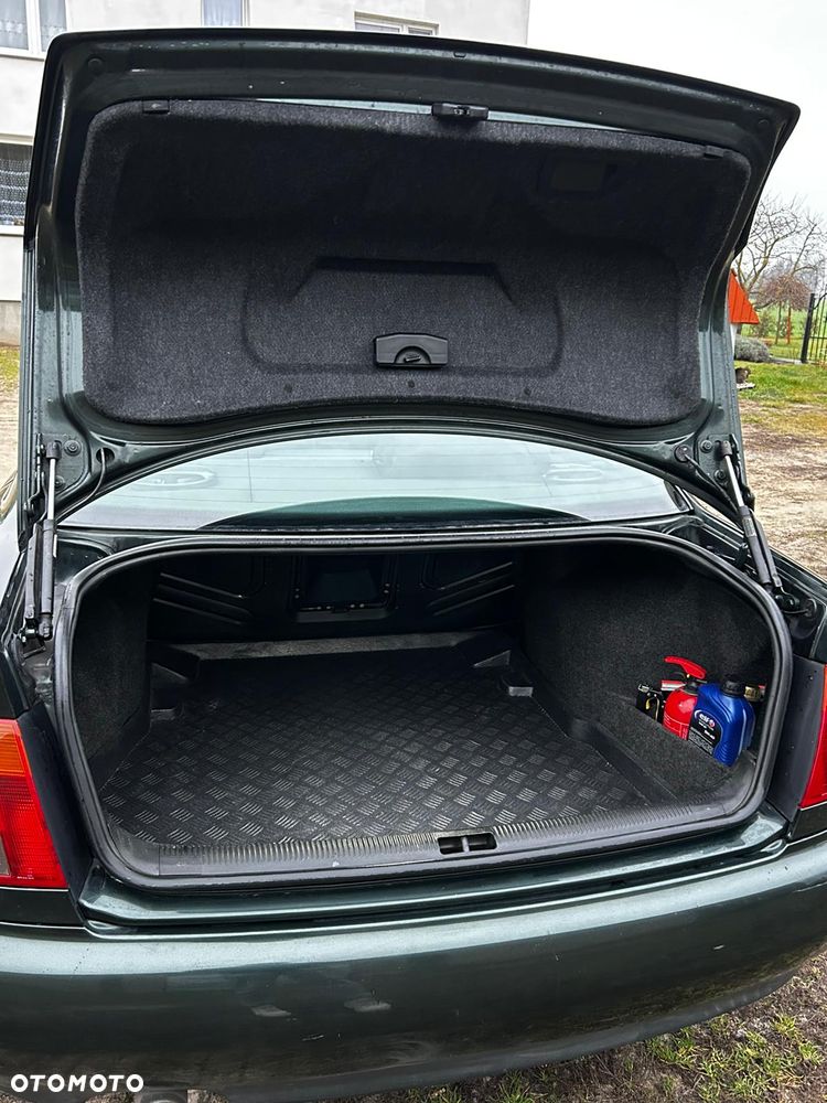 Audi A4 Limousine - 11