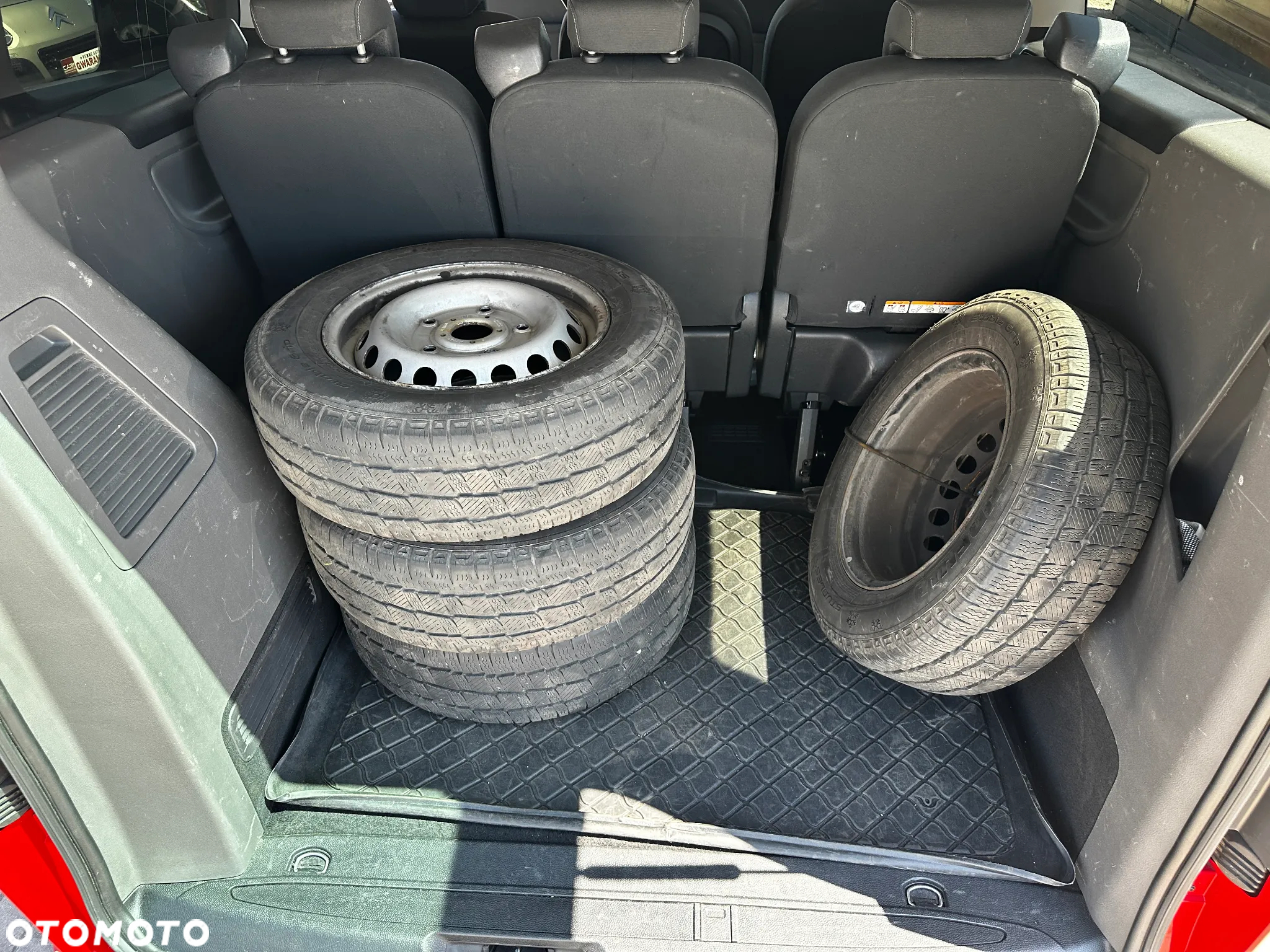 Ford Tourneo Custom - 25