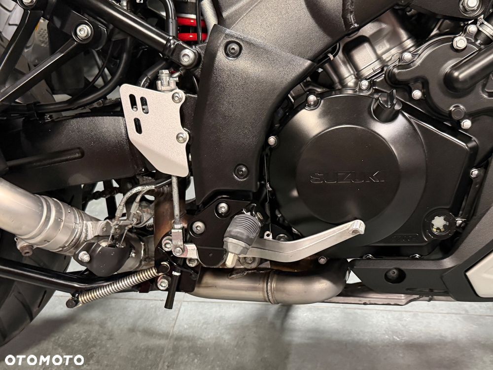 Suzuki V-STROM - 16