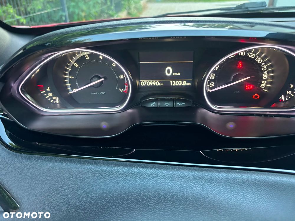 Peugeot 208 1.6 THP GTi - 12