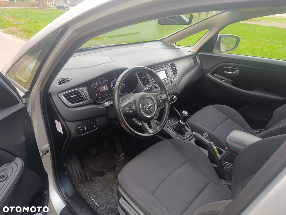 Kia Carens 1.7 CRDi 115 Dream Team Edition - 9