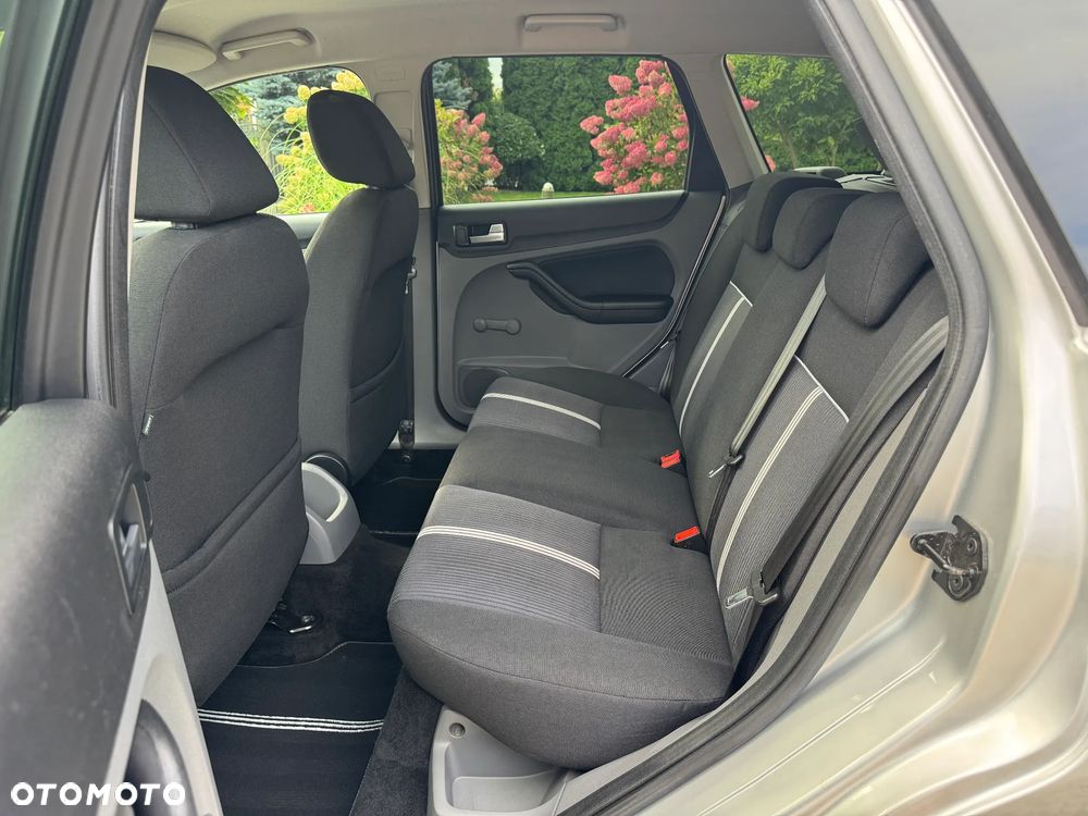 Ford Focus 1.6 Sport - 31