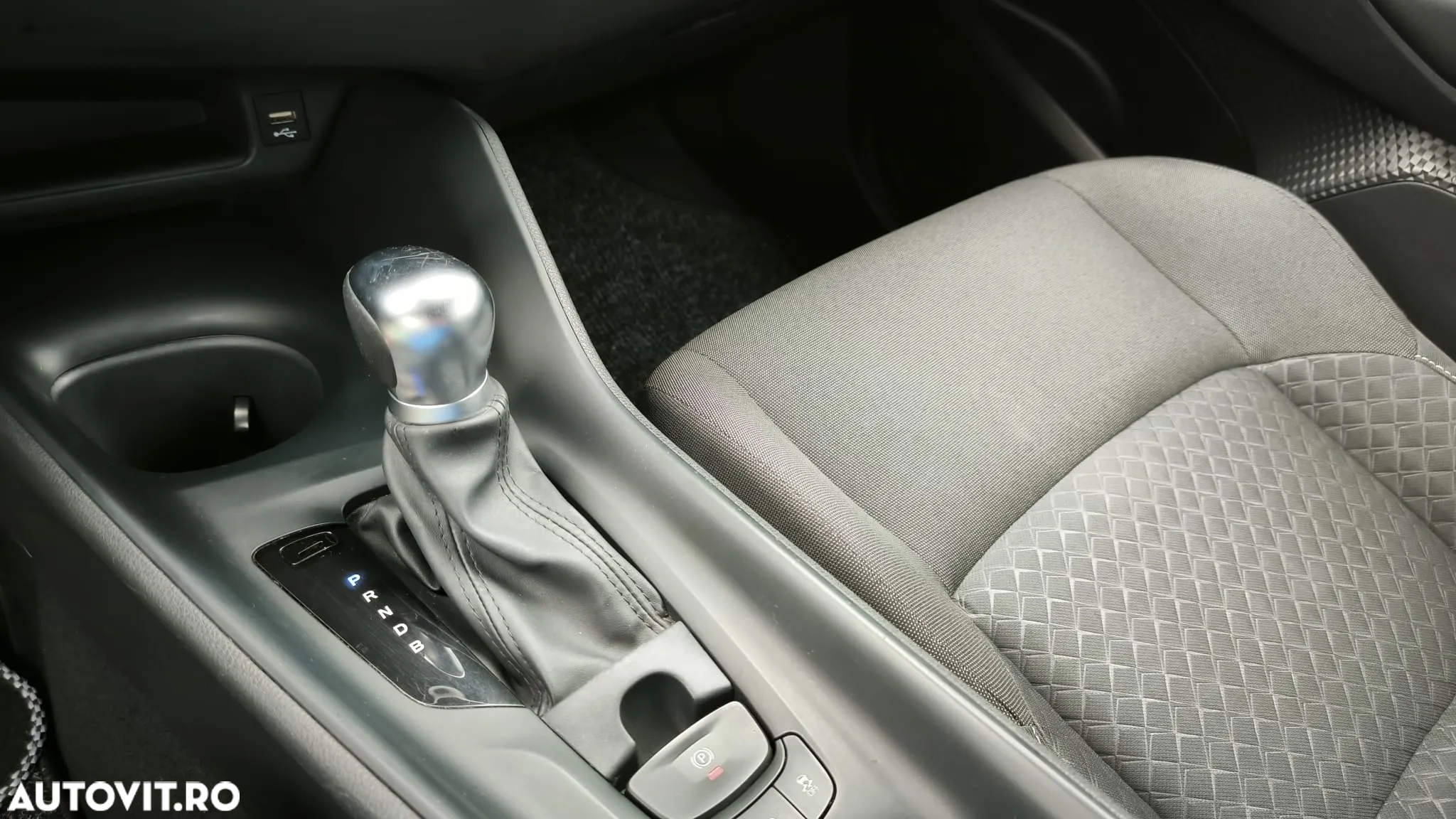 Toyota C-HR 1.8 Hybrid Business Edition - 17