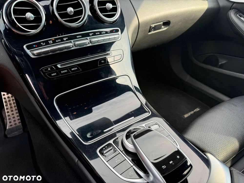 Mercedes-Benz Klasa C 200 d 7G-TRONIC AMG Line - 26