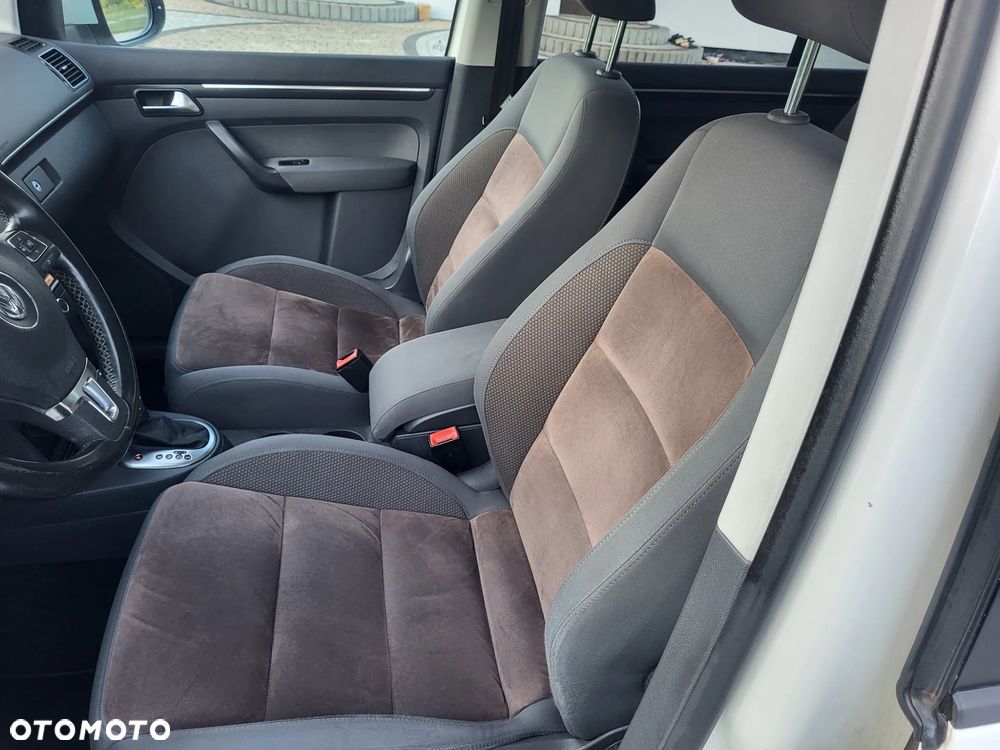 Volkswagen Touran 2.0 TDI Trendline DSG - 11