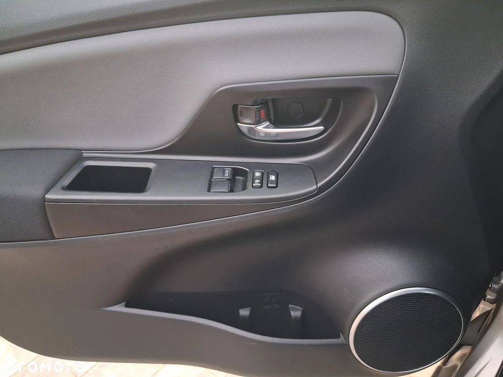 Toyota Yaris Hybrid 100 Dynamic - 27