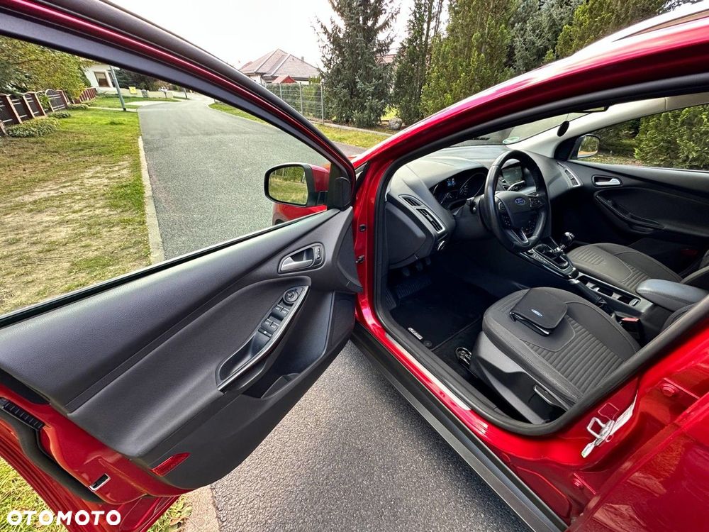 Ford Focus SW 1.0 EcoBoost Titanium - 17