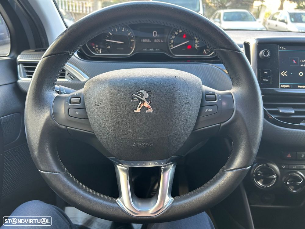 Peugeot 208 1.2 PureTech Signature - 31