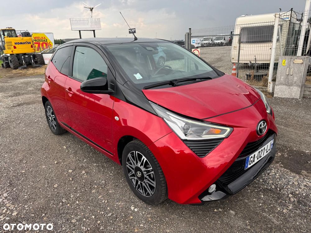 Toyota Aygo x.shift x-play connect - 2