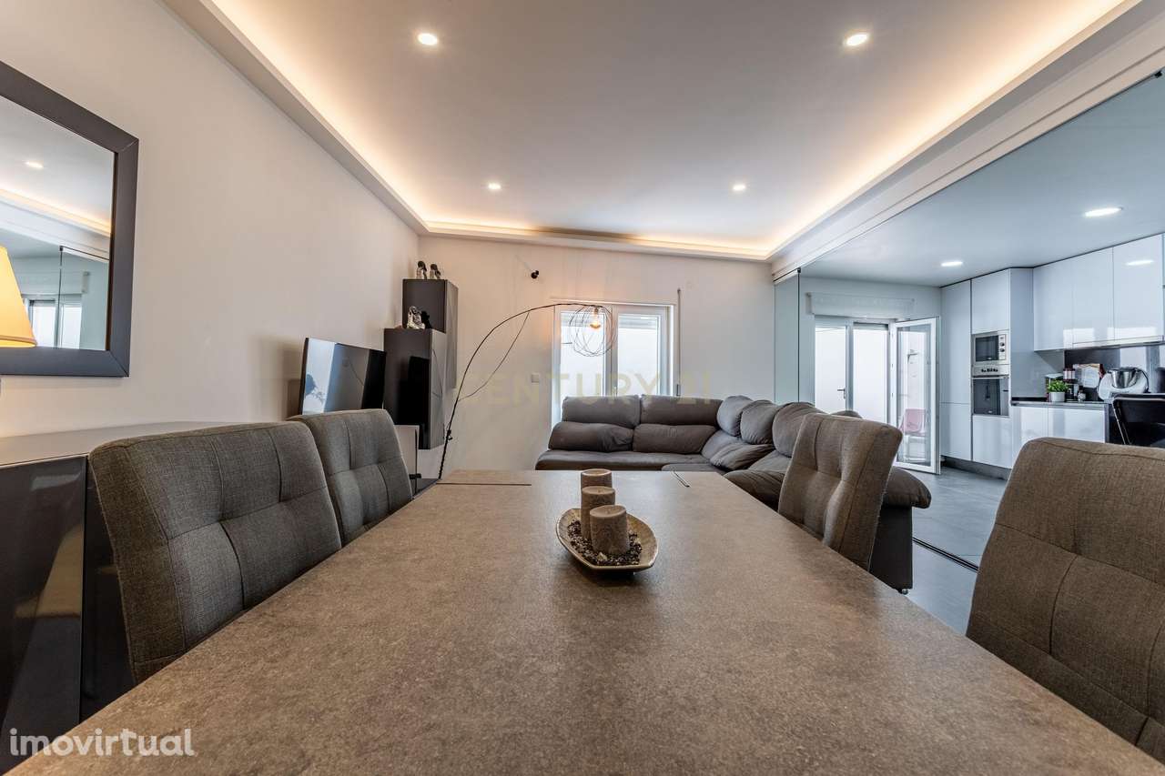 Procura espaço e conforto? Veja este T4 Duplex - Grande imagem: 4/43