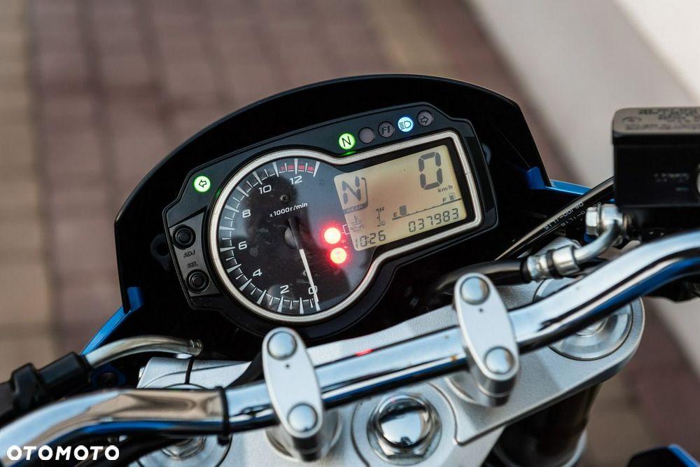 Suzuki GSR - 7